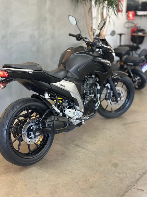 YAMAHA FZ25 FAZER — foto 3