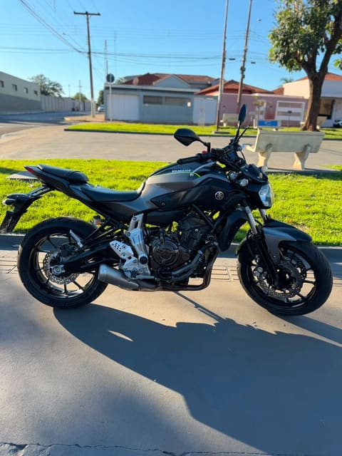 YAMAHA MT07 — foto 1