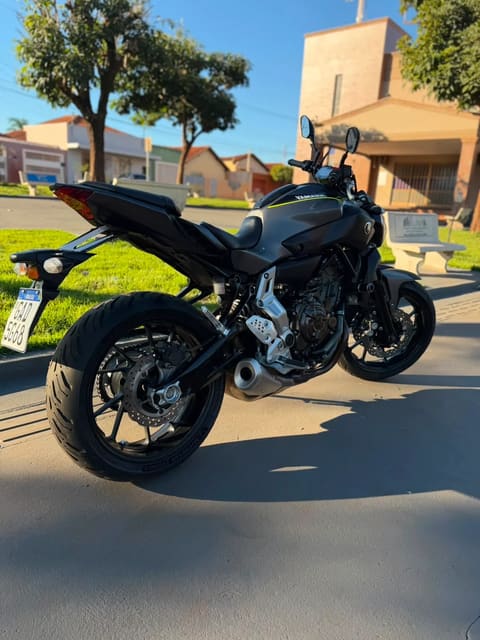 YAMAHA MT07 — foto 3