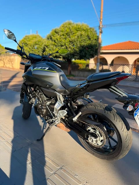 YAMAHA MT07 — foto 2