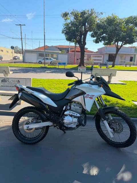 HONDA XRE 300 — foto 1