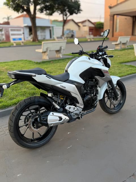 YAMAHA FZ25 FAZER — foto 3