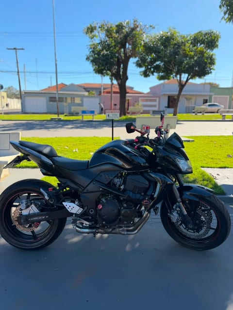 KAWASAKI Z750 — foto 1