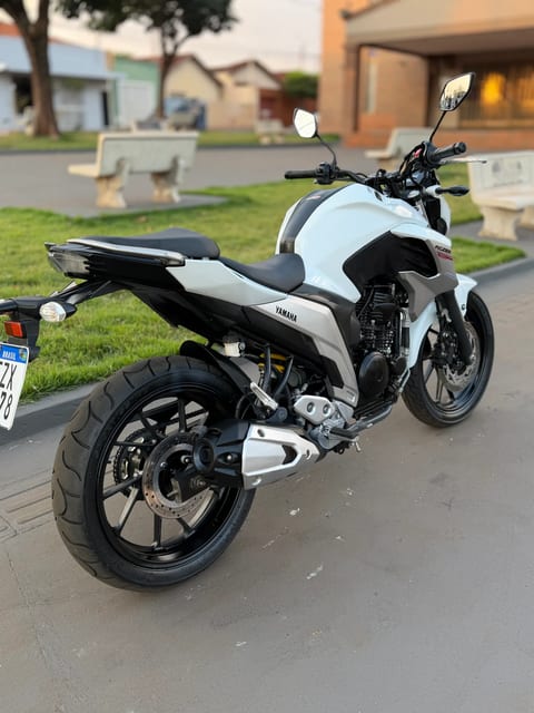 YAMAHA FZ25 FAZER — foto 4