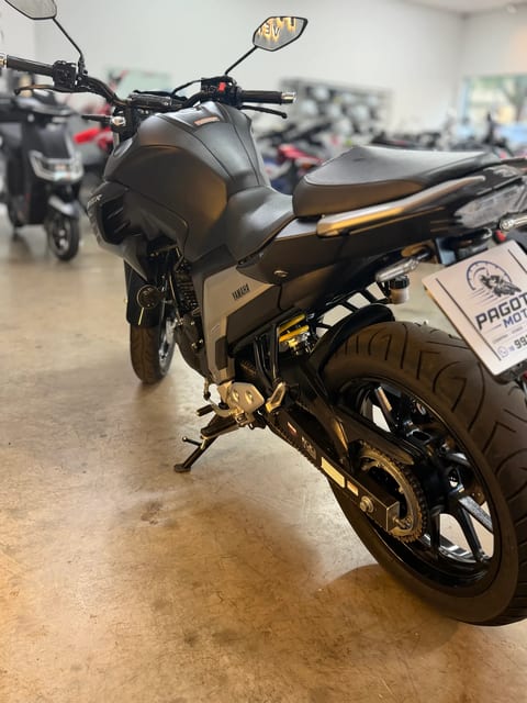 YAMAHA FZ25 FAZER — foto 2