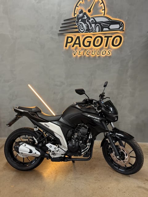 YAMAHA FZ25 FAZER — foto 1